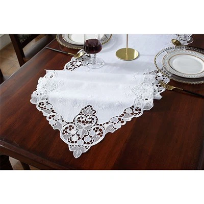 Мека обична чипка за свадбени столњак